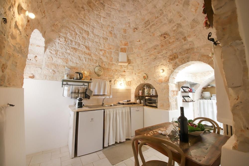 TD Dimora di Genna Trulletto with Lush Garden Pool