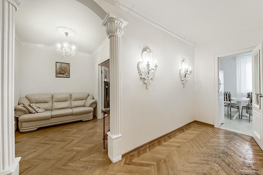 Prime Host apartments on Olimpiyskiy