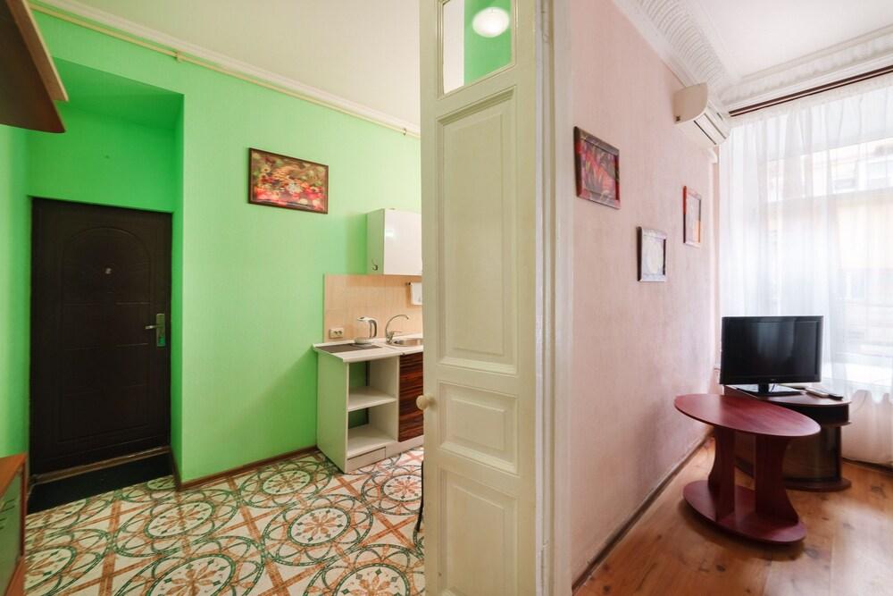 LeonRooms Ekaterinenskaya 18