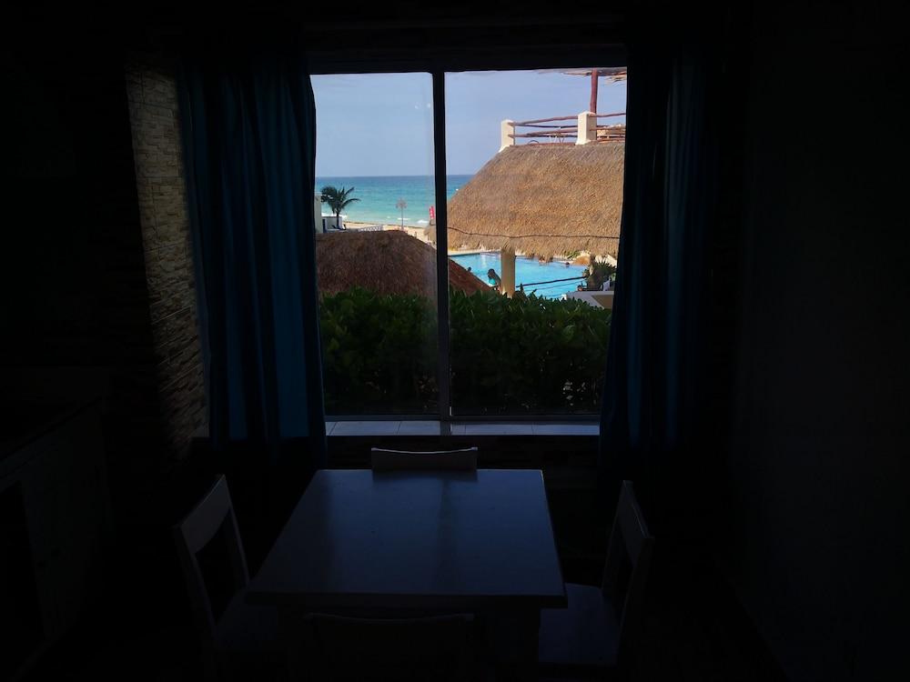 Cancun Plaza Condo Hotel