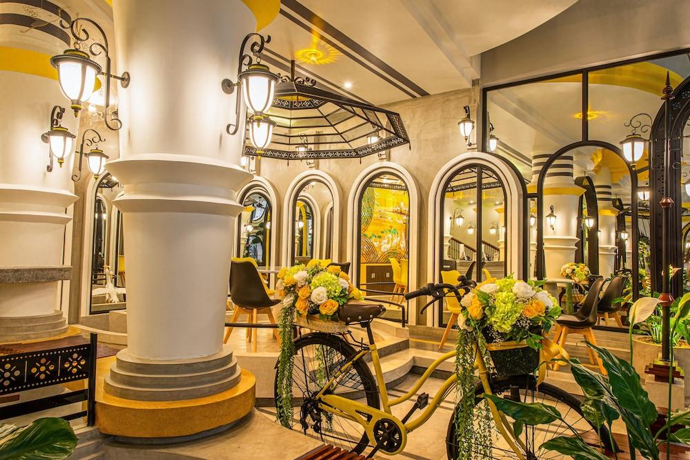 The Twizt Lifestyle Hostel & Hotel