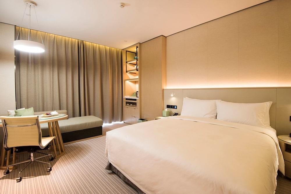 Foshan Virtuous World Hotel