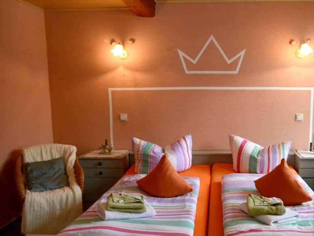 Gaststätte & Pension  Zur Krone