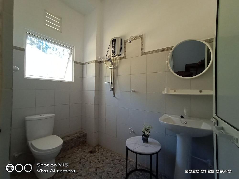 Trinitons Tea View Lake Resort