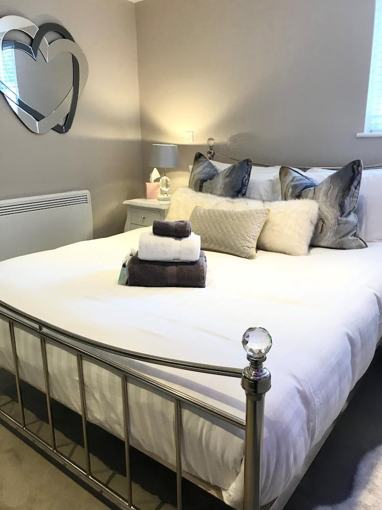 De Courceys Manor Cottages