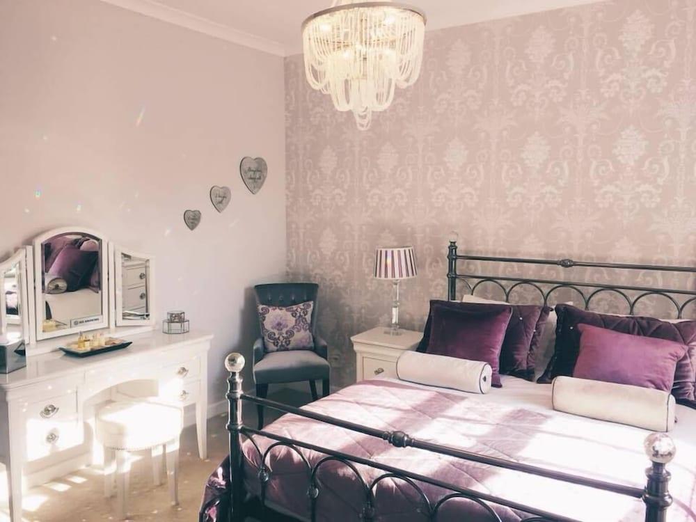 De Courceys Manor Cottages