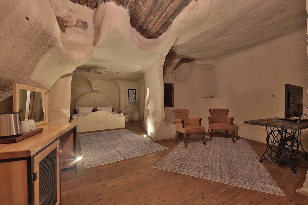 Taru Cave Suites