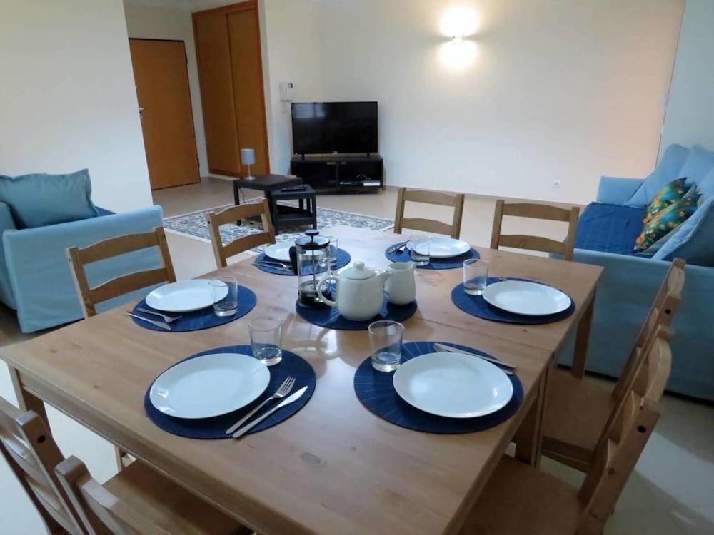 2 Bed Apartment With com Pool