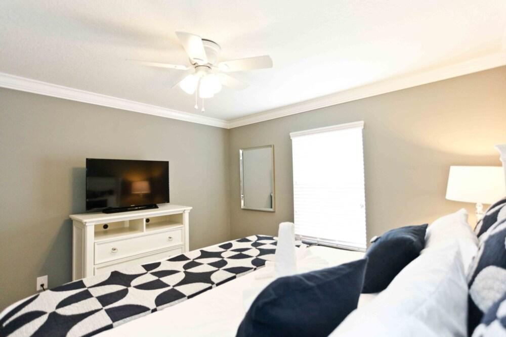 Paradise Palms 8958 D