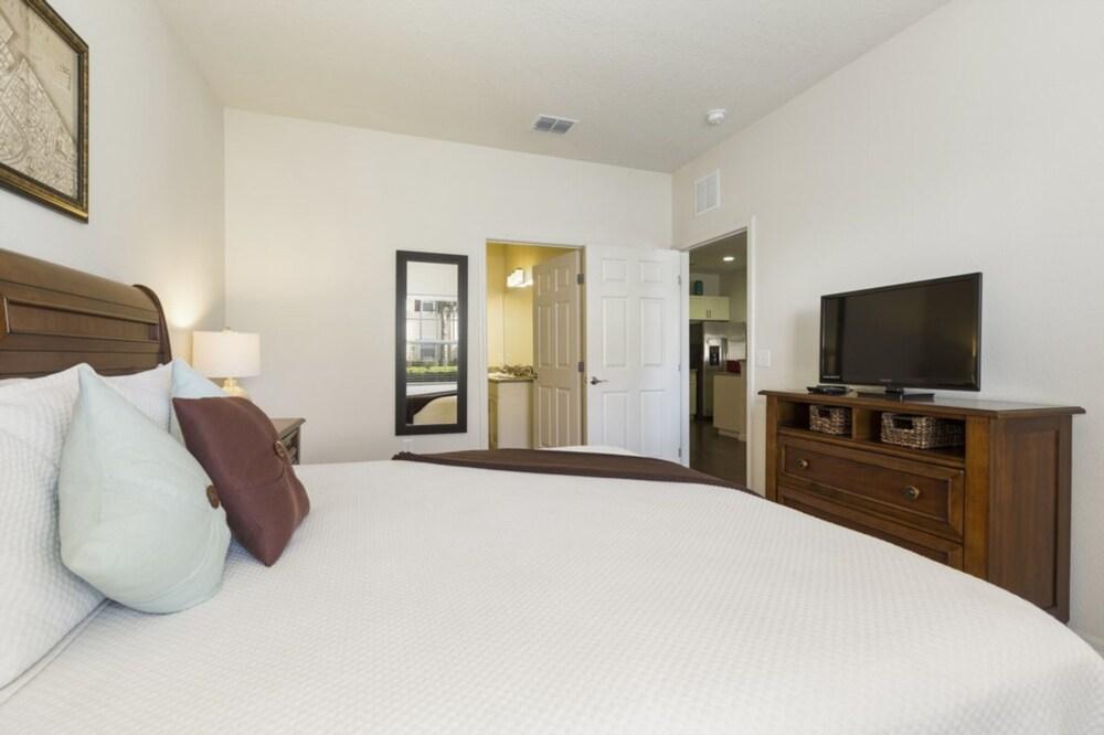 Lucaya Village 2905 C