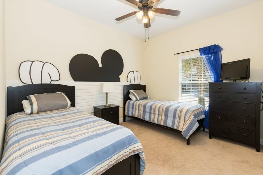 Paradise Palms 8951 A