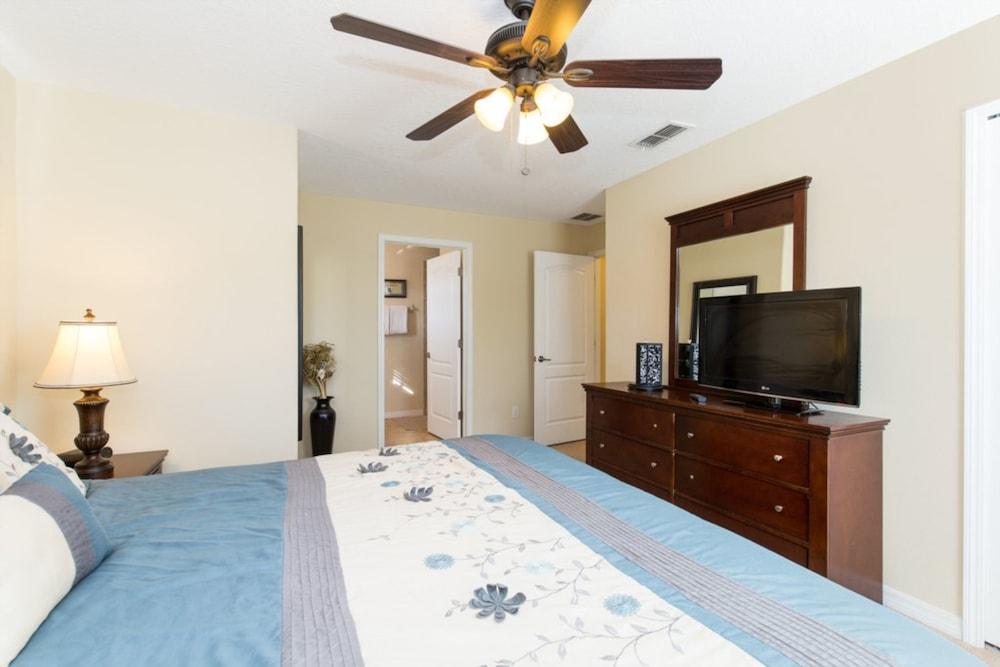 Paradise Palms 8951 A