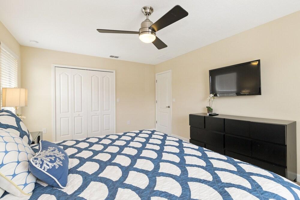 Paradise Palms 8941 A