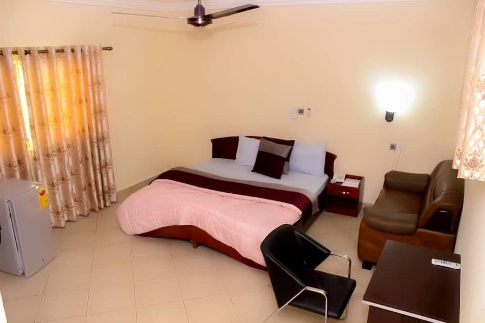 Sheilas Executive Hotel & Lodge