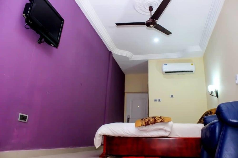 Sheilas Executive Hotel & Lodge