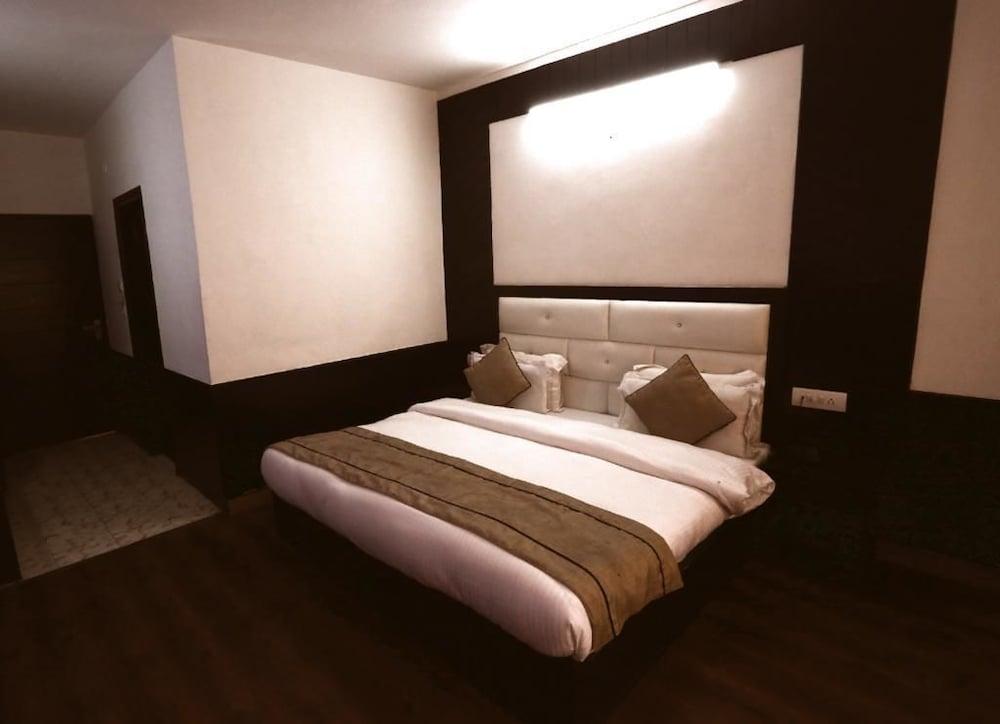 Adb Rooms Whispering River