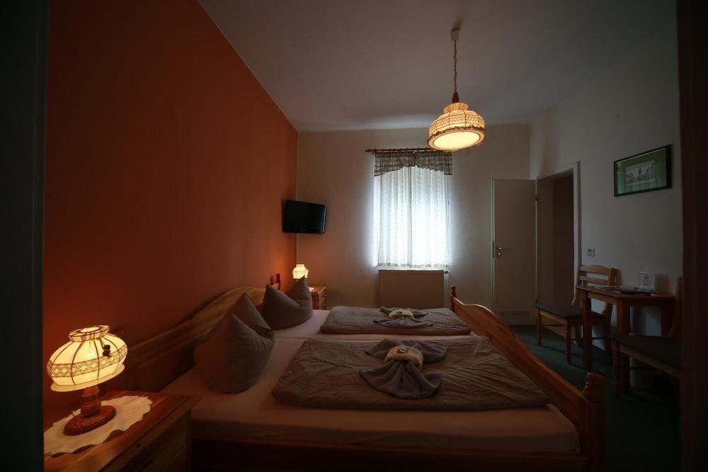 Gaststätte & Pension Lichtenhainer Wasserfall