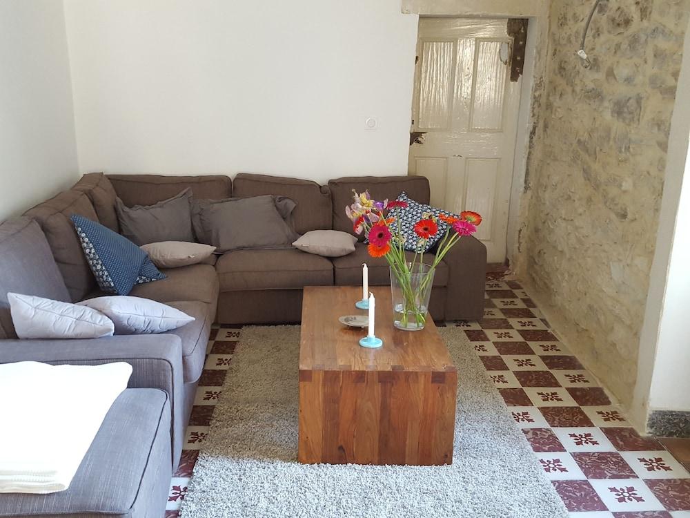 Maison de village Dolly house