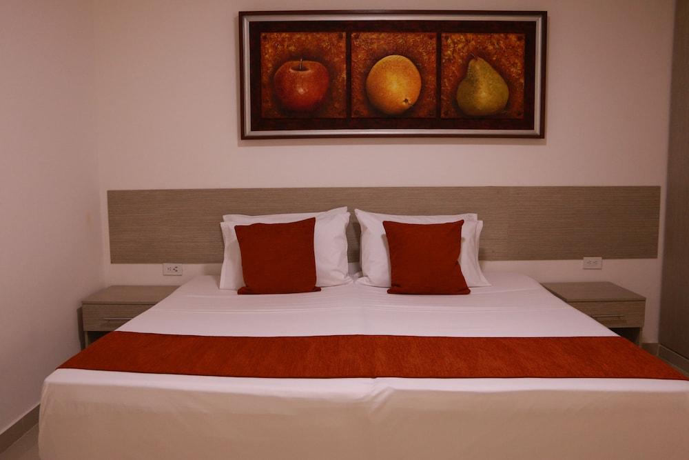 Apartasuites La Flora