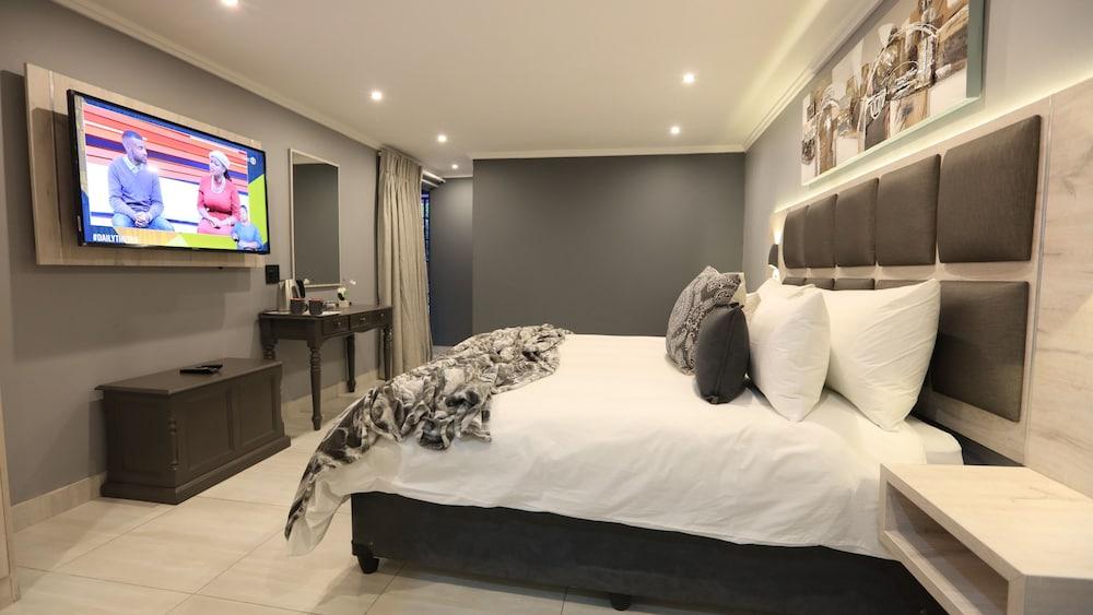 The Cascades Guest Lodge