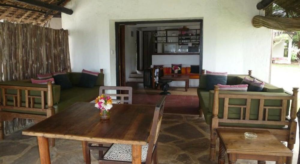 Kusini Beach Cottages