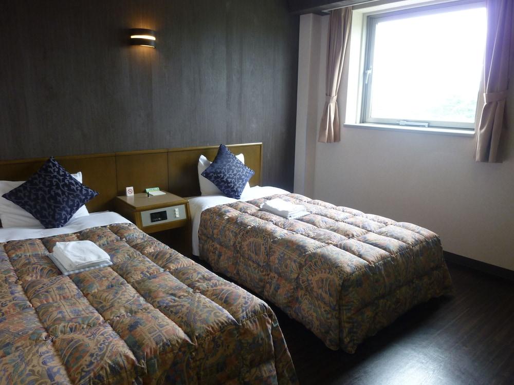 Central Hotel Takahagi