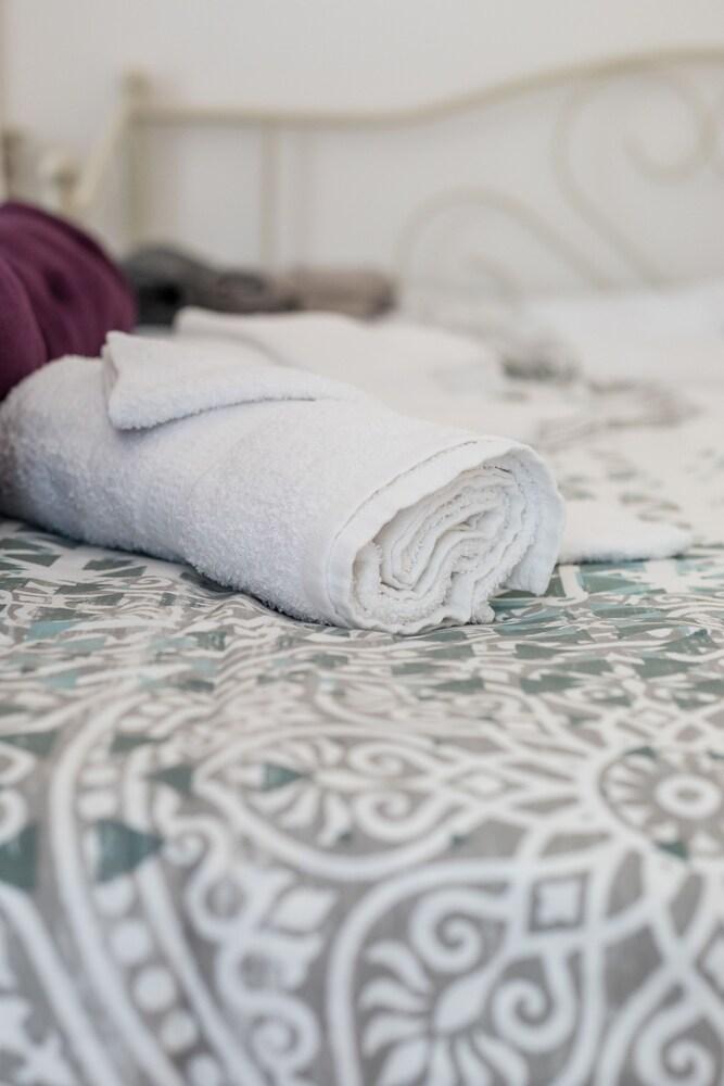 Bright & Modern on Top Location