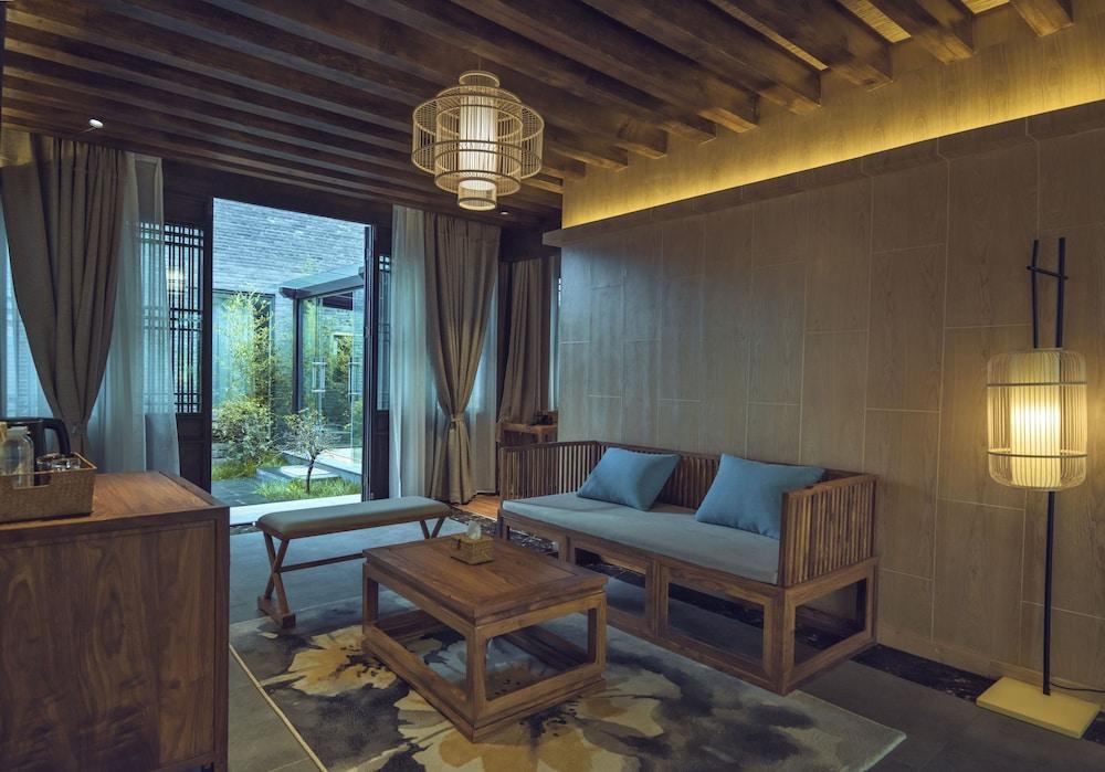 Lijiang Qilu Garden Hotel