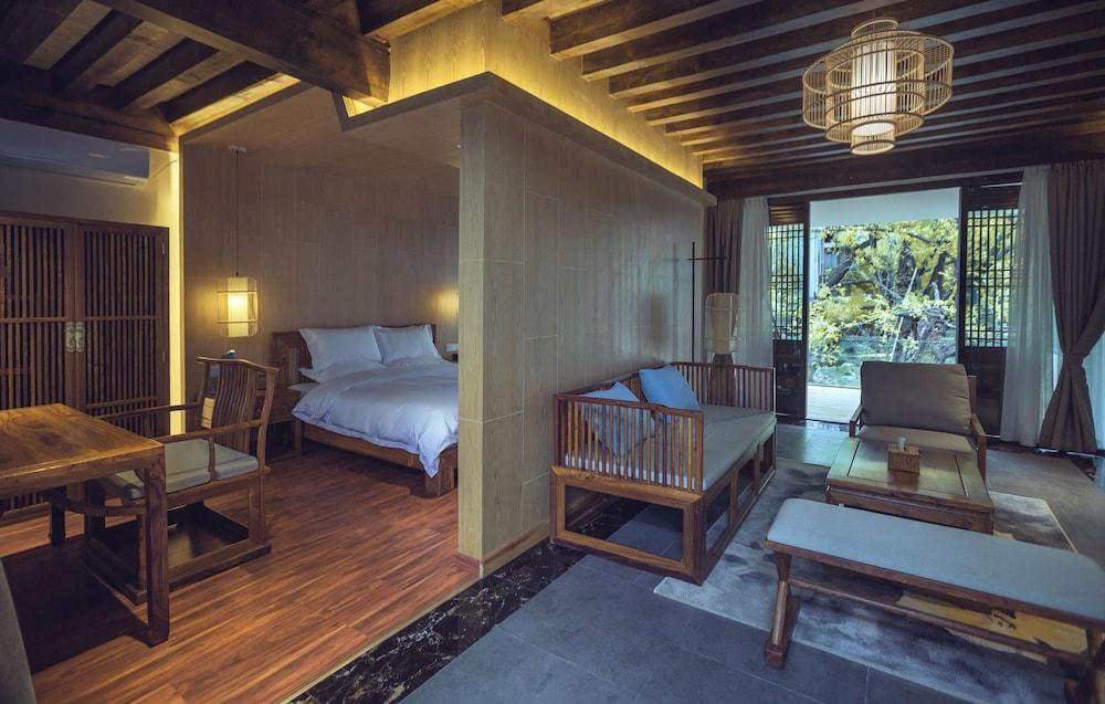 Lijiang Qilu Garden Hotel