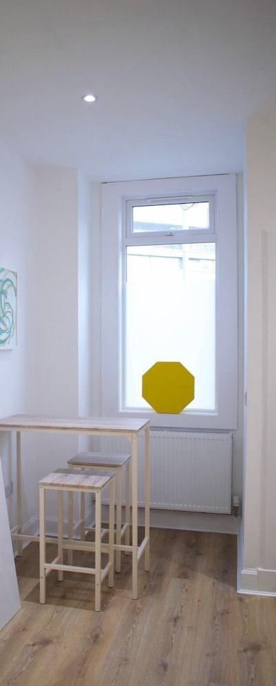 Bright Comfortable Studio Apt in Leith