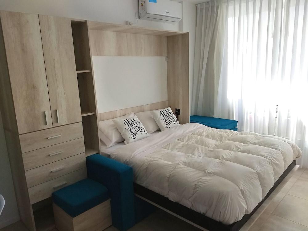 Independencia 1302 6E by HB