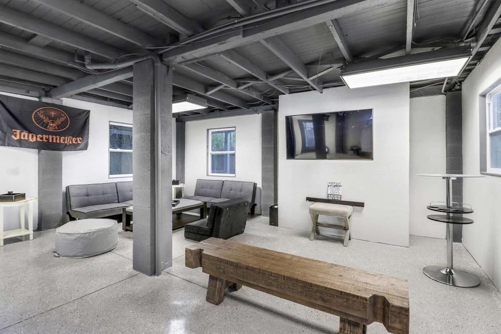 Beach Tree Hippie House