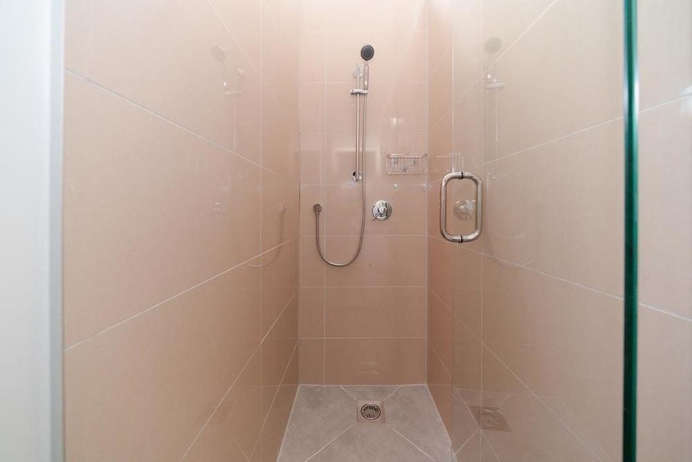 Takapuna Central Spacious & New Home