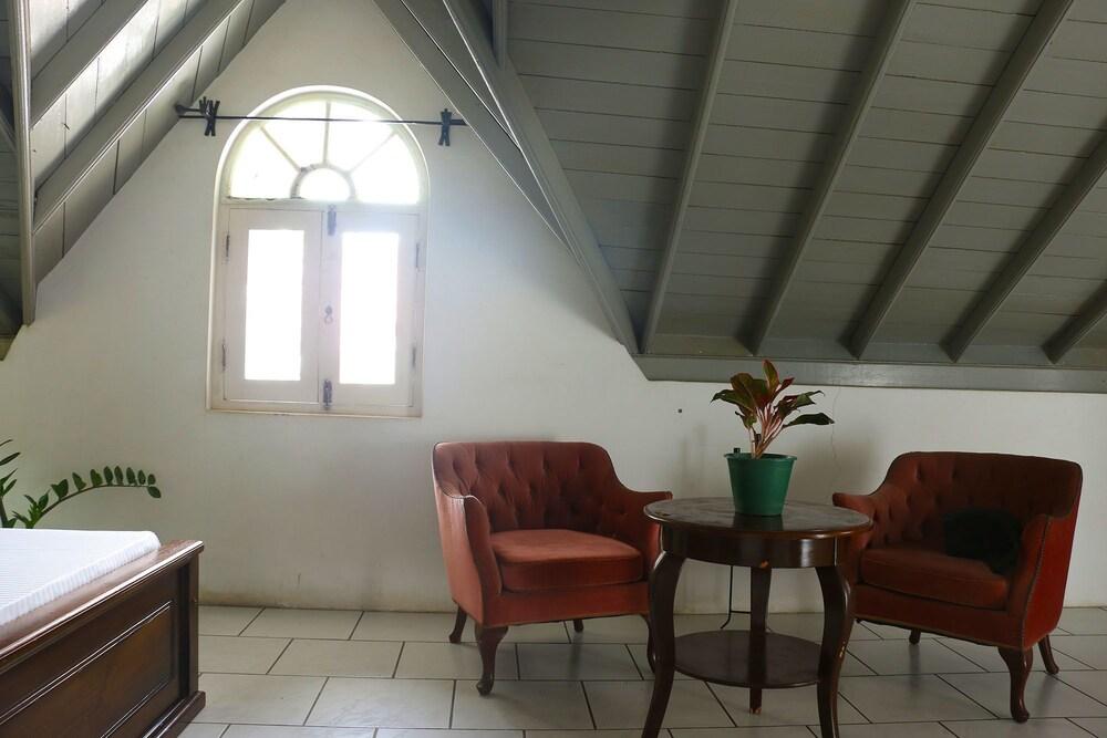 Hotel Aurelia Negombo