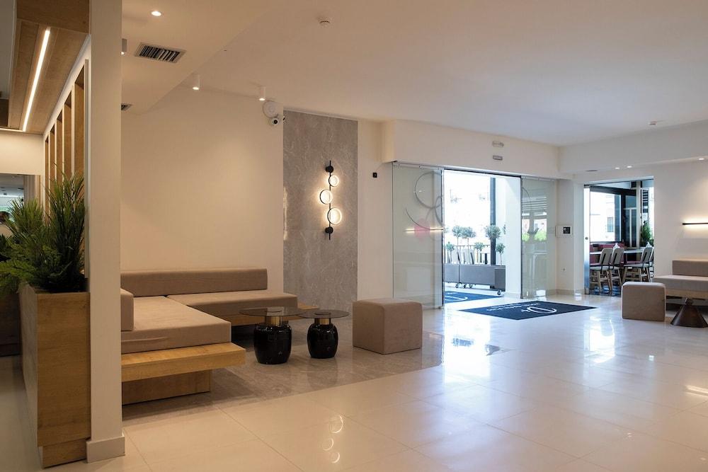 Dafni Plus Hotel