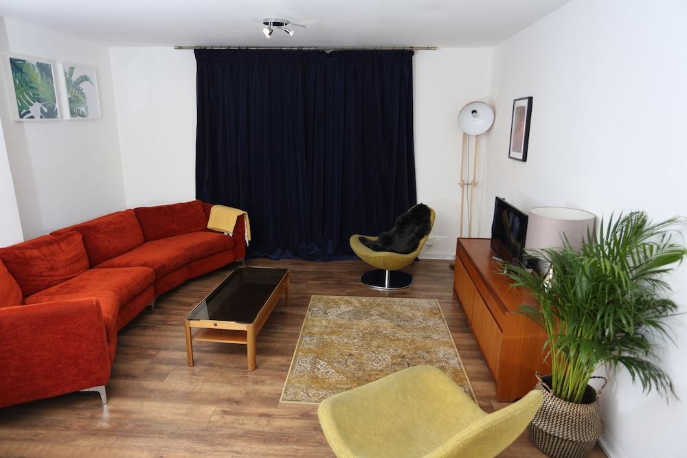 3 Beds 2 Baths Oxford Circus