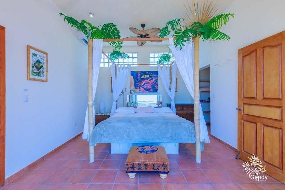 Esperanza Upstairs by Skyrun