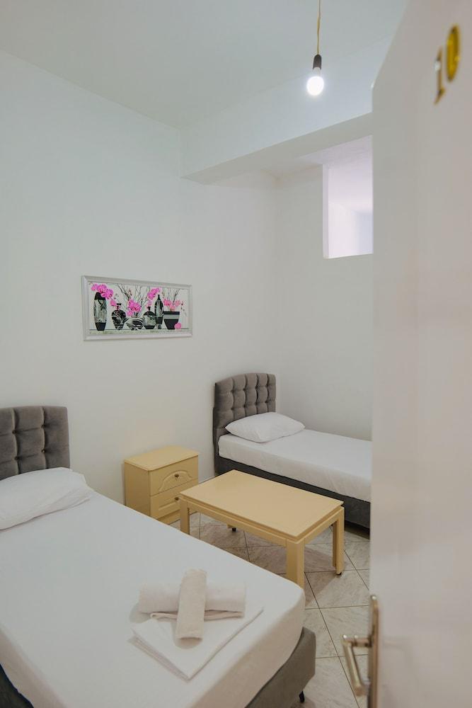 Apartments and Rooms Armanda