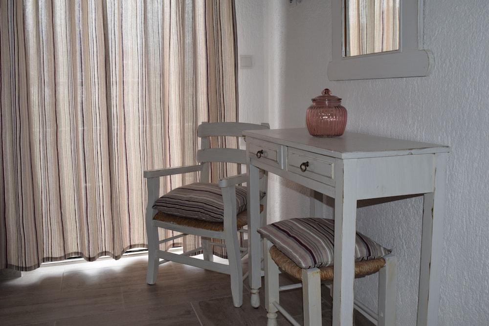 Elounda George Studios