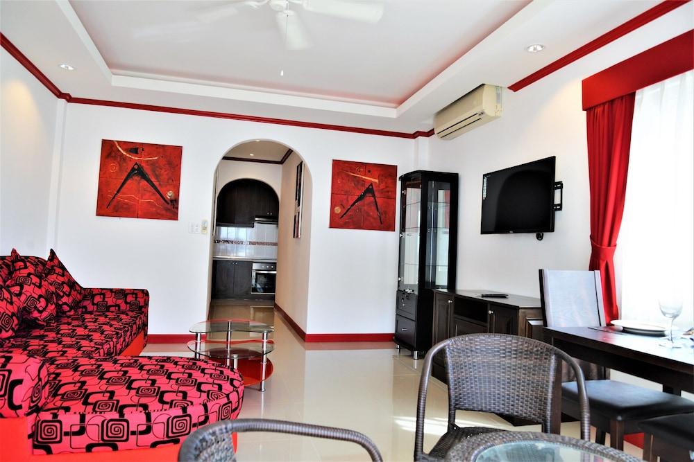 Luxury 1 bed Corner Condo