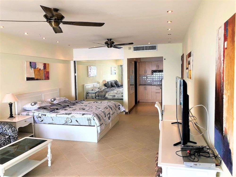 Metro Jomtien Condotel - Sleeps 2