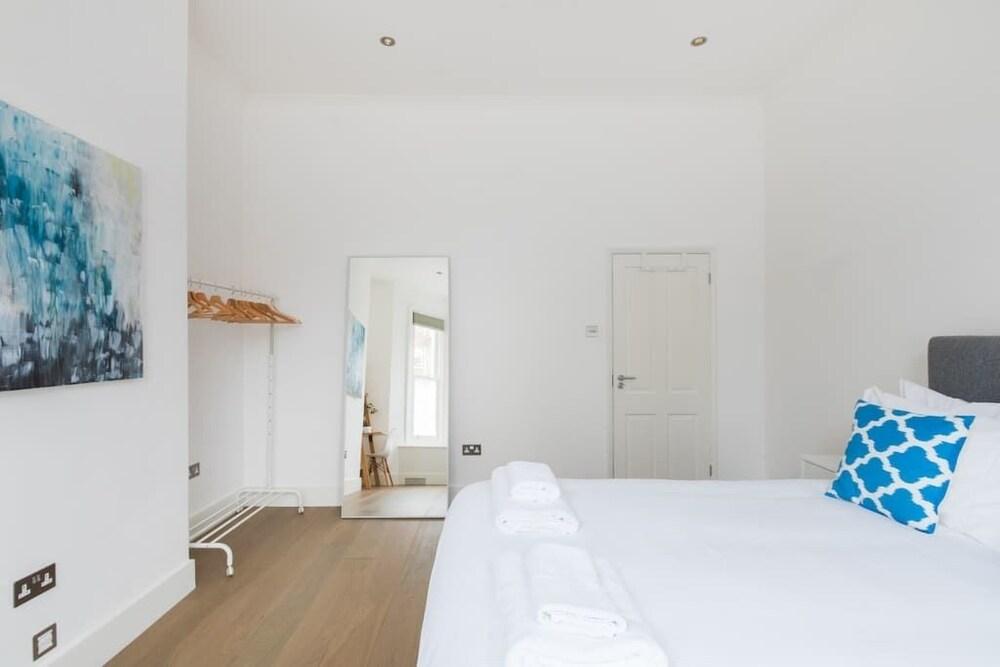 Modern stylish and luxurious 1 bed flat