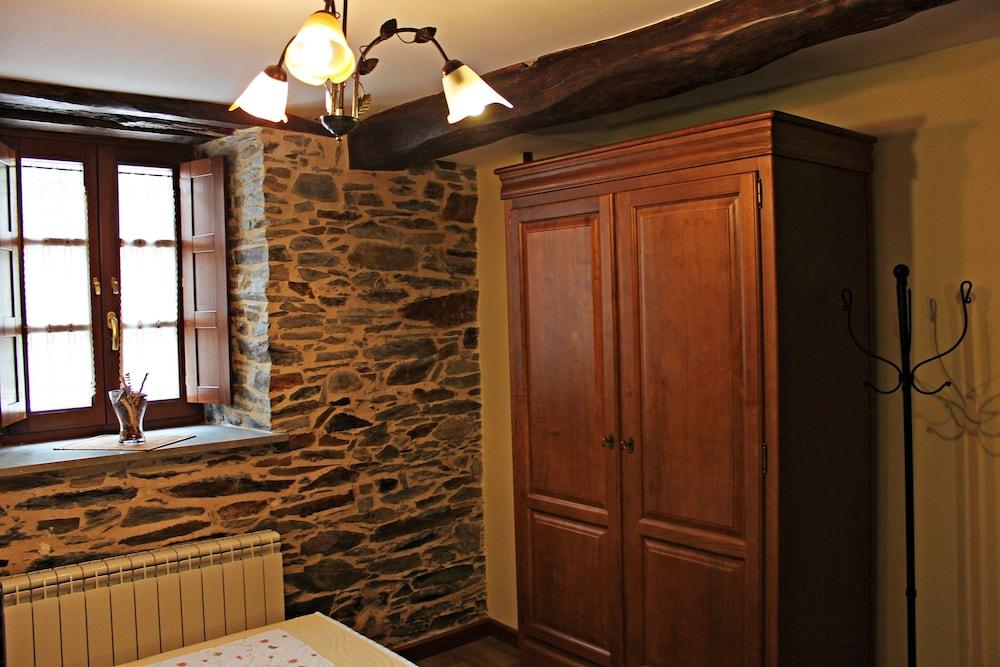 Apartamentos El Llago