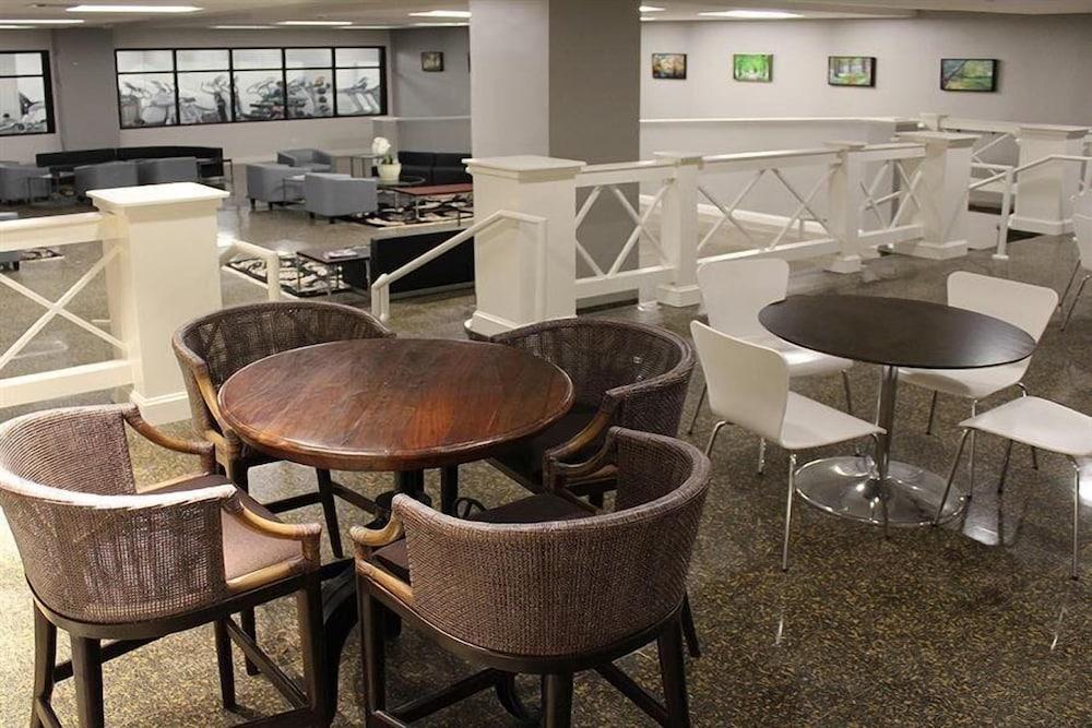 Bridgestreet at the Leader Building