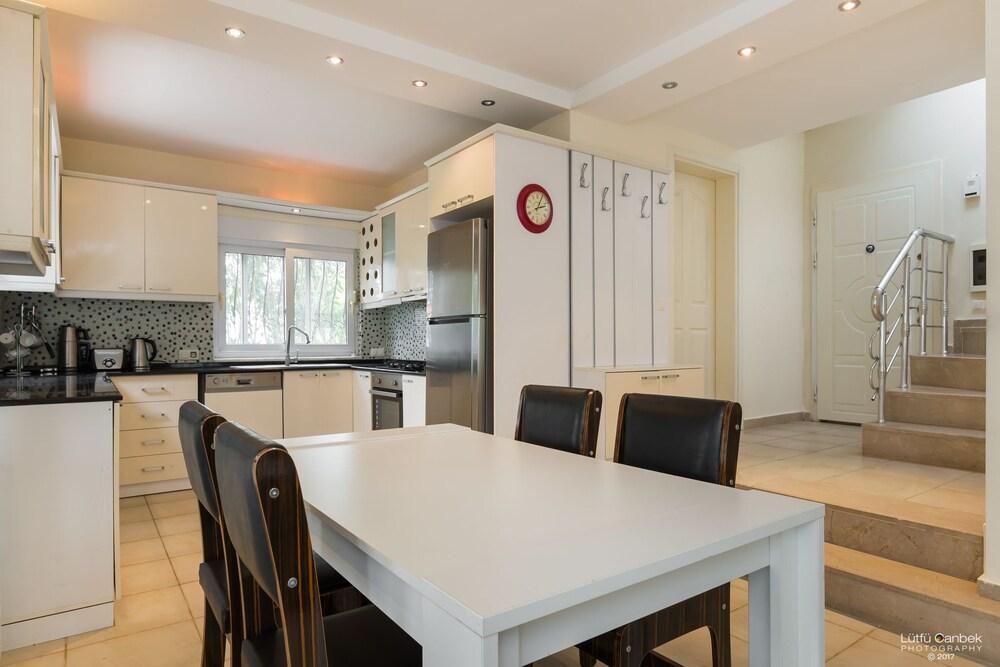 Villa Cona By Villatatilin