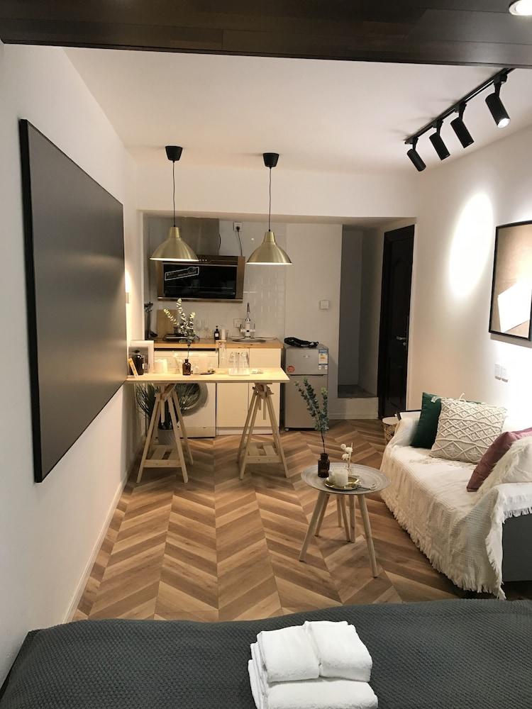 VK House No.5 Jingan Temple