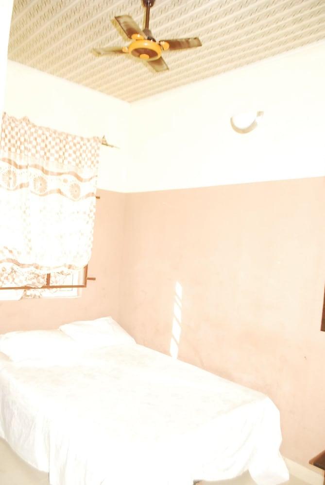 Mat Maris Luxury Hotels