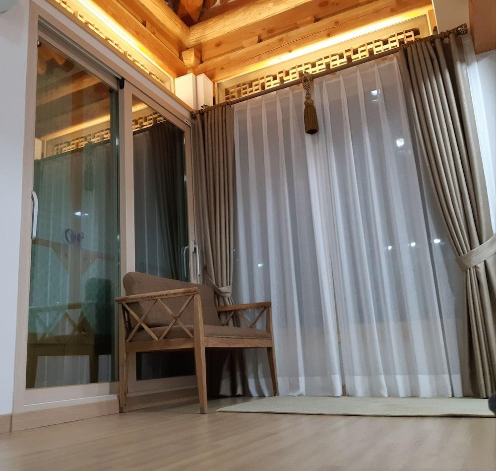 Navillera Hanok Pension