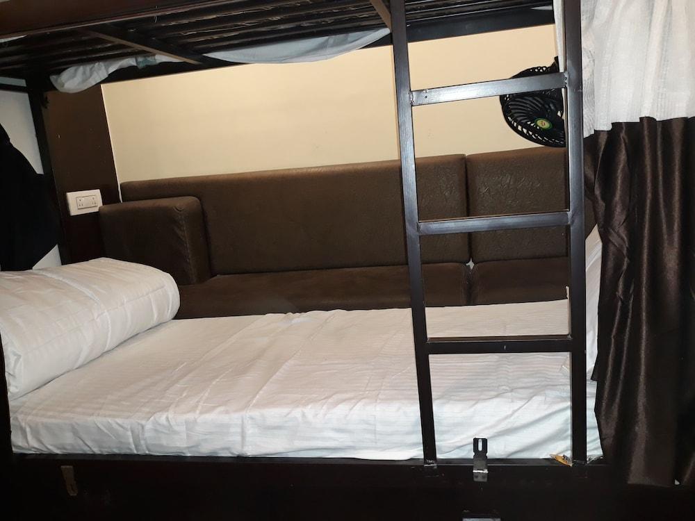 Deck 3 Airport Dormitory