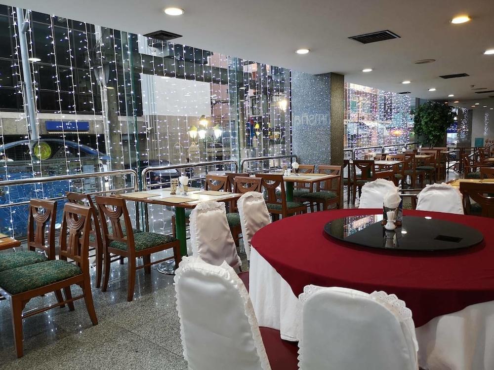 Siam Center Halal Hotel